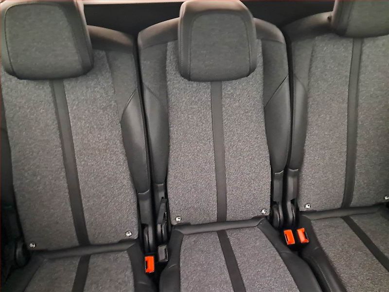 Peugeot 5008 (2019) 1.5 BlueHDi, Automat, 7 míst - fotka 10 z 20
