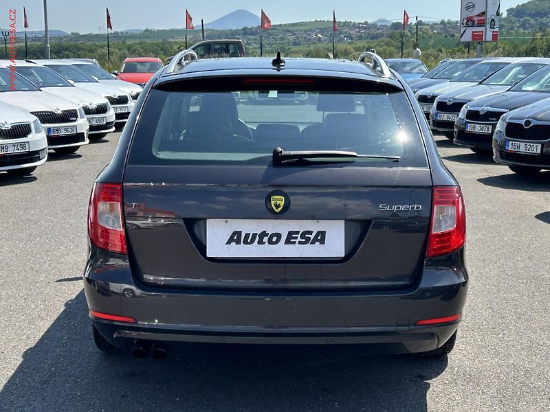 Škoda Superb (2011) 2.0 TDi, DSG, navi - fotka 5 z 19