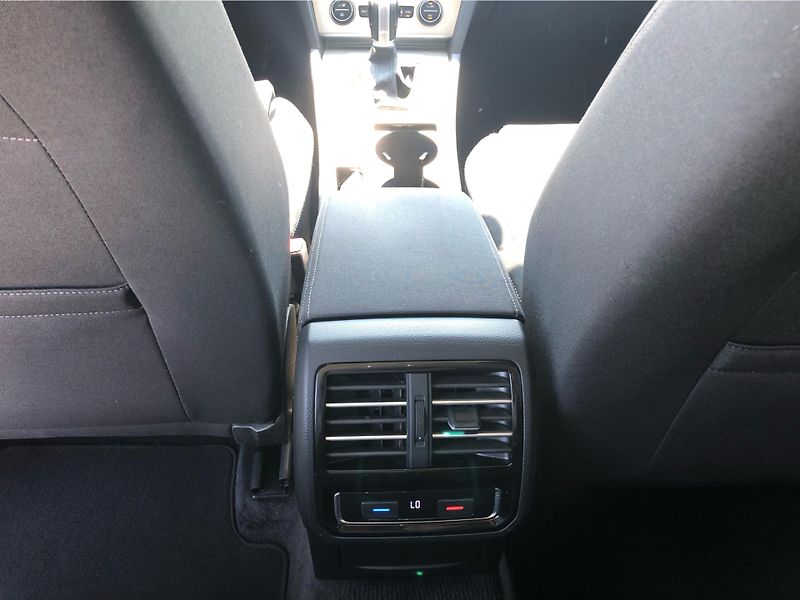 Volkswagen Passat Variant 2,0 TDI DSG - fotka 22 z 28