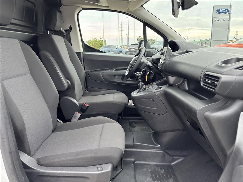 Peugeot Partner 1,2 Puretech 81kW Active L1 - fotka 16 z 35