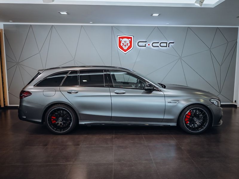 Mercedes-Benz Třídy C C 63 AMG 4MATIC 4.0 V8 - fotka 4 z 33