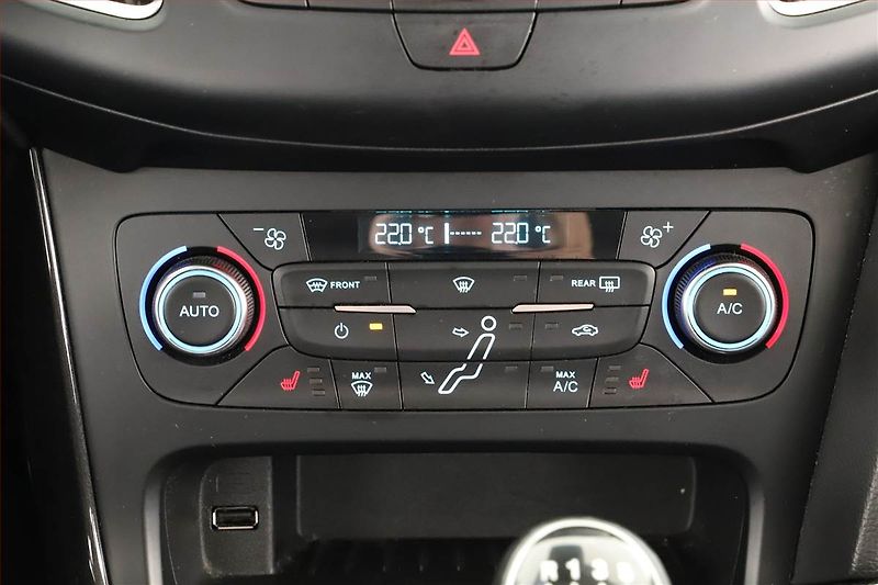 Ford Focus (2017) 1.5 EcoBoost, Tempomat - fotka 9 z 14