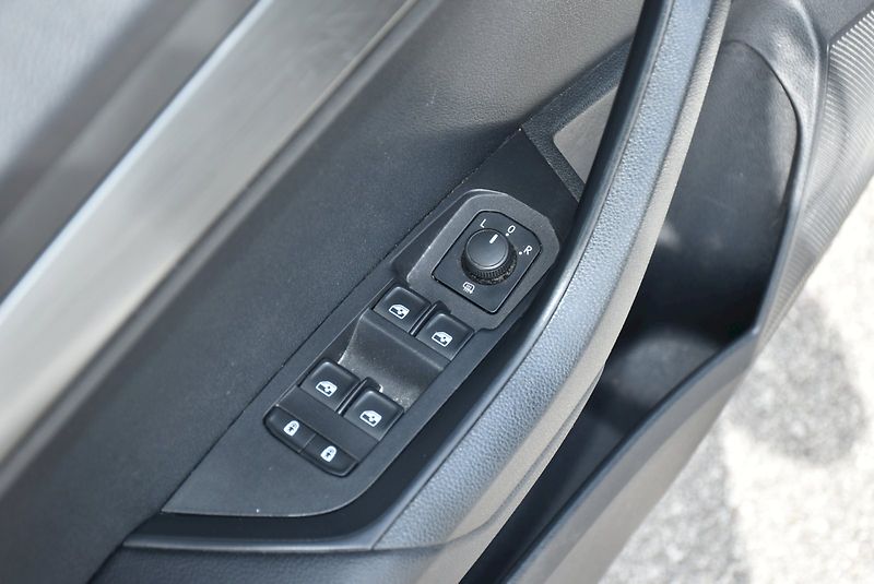 Škoda Karoq (2020) 125 LET 1.5 TSI 110kW - fotka 30 z 32