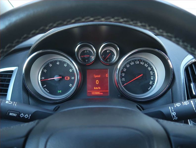 Opel Astra (2013) 1.6 16V, Tempomat - fotka 11 z 16