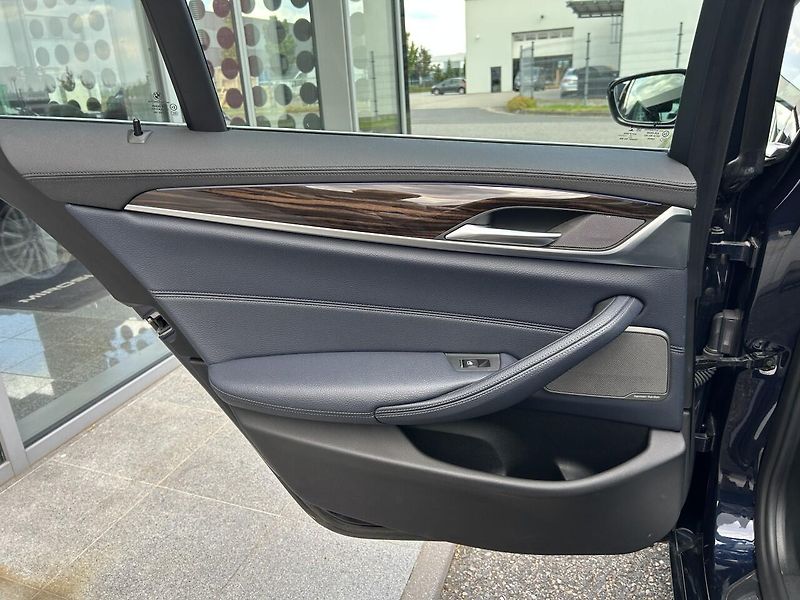 BMW Řada 5 5540i xDrive Luxury Line - fotka 36 z 37