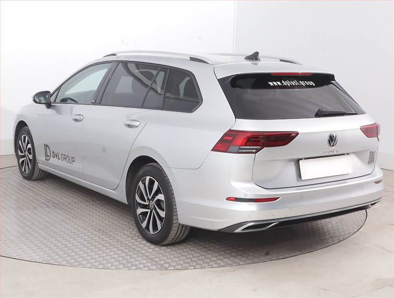 Volkswagen Golf (2023) Life 1.5 TSI, Navi, Tempomat - fotka 4 z 15