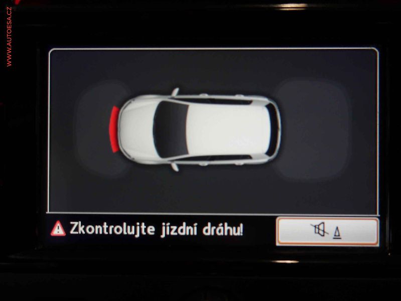 Volkswagen Golf (2011) 1.6TDi, Navi, AC - fotka 16 z 21