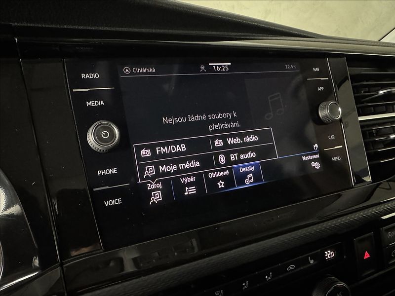 Volkswagen Multivan 2,0 TDi  DSG 4x4 BULLI Webasto - fotka 35 z 41