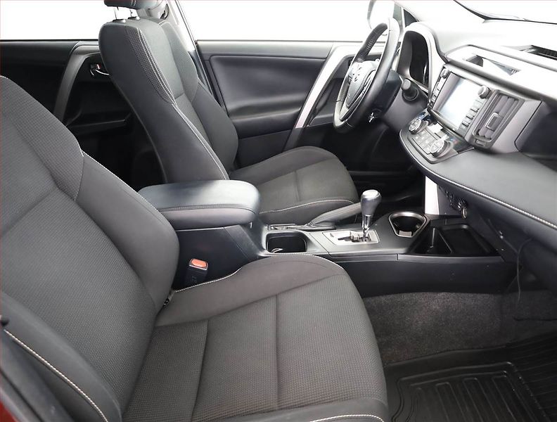 Toyota RAV4 (2017) 2.5 Hybrid - fotka 7 z 17