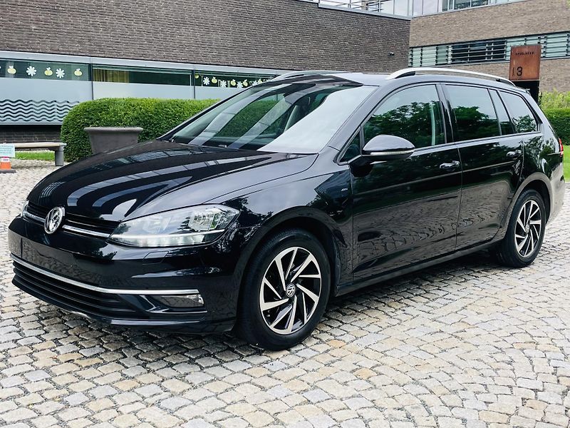 Volkswagen Golf 1.0TSI MANUÁL VÝHŘEV TAŽNÉ  - fotka 4 z 38