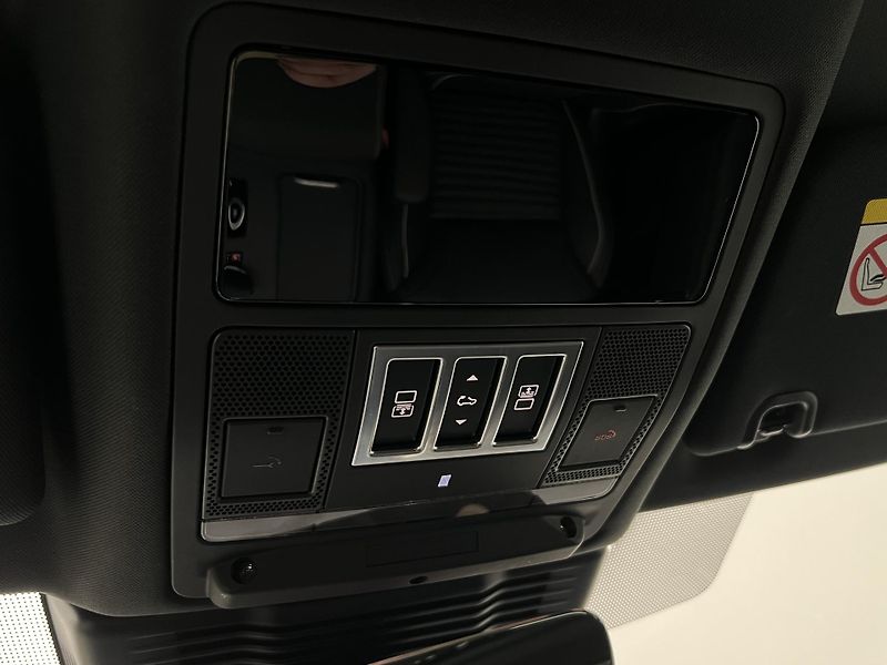 Land Rover Discovery D250 DYNAMIC HSE AWD AUT CZ - fotka 31 z 58