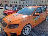 Přehlídku závodních aut a motocyklů pořádal Autoklub Mělník.
