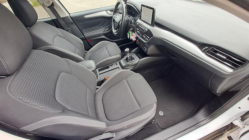 Ford Focus 1.5 TDCI Business NAVI - fotka 7 z 32
