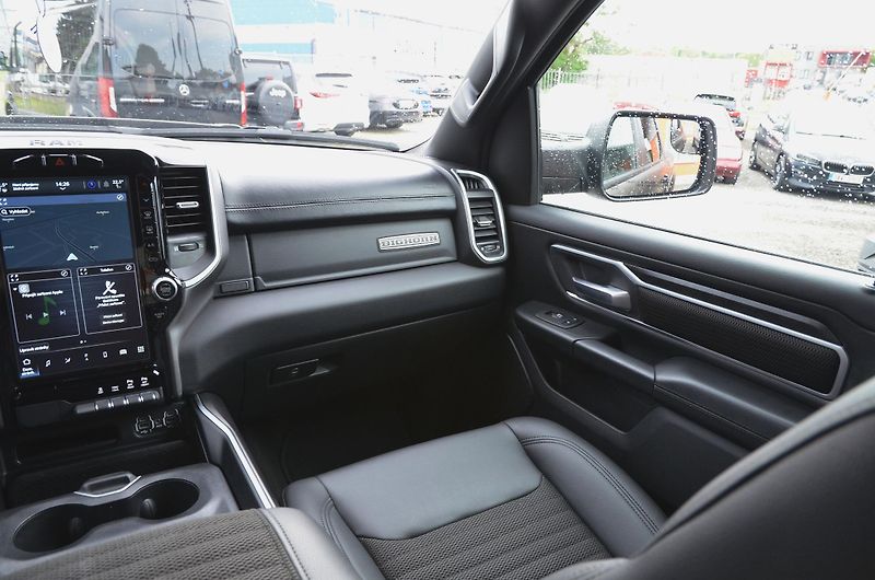 Dodge RAM (2022) 1500 BIGHORN 5.7 V8 HEMI 4x4  - fotka 31 z 51