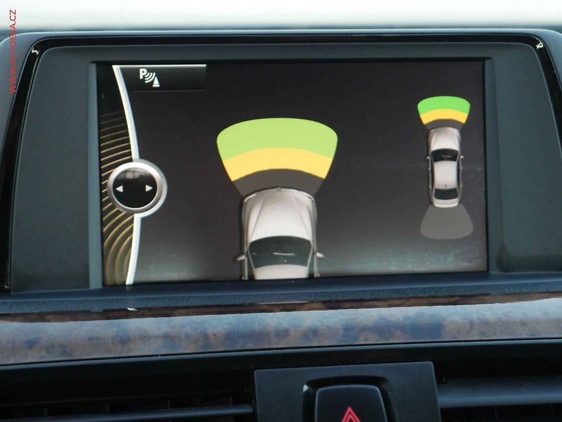 BMW Řada 3 (2013) 2.0i 328i, AC, tempo, park - fotka 11 z 15