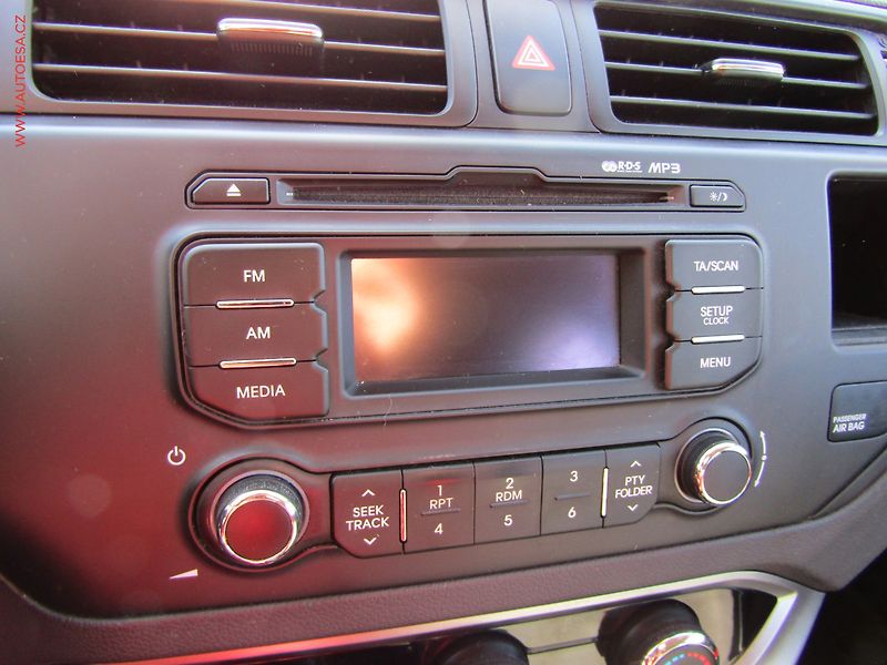 Kia Rio (2012) 1.25CVVT, ČR, AC, STK1/28 - fotka 11 z 15
