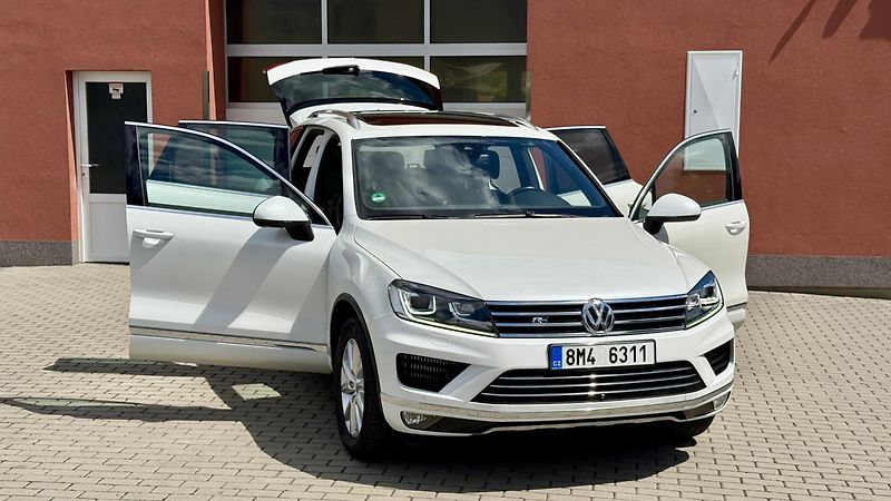 Volkswagen Touareg 3.0TDi*193kW*R-LINE*PERLEŤ - fotka 31 z 35