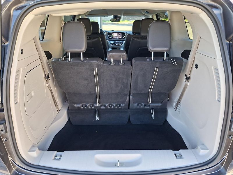 Chrysler Pacifica (2022) 3,6L V6 HYBRID, kůže, servis  - fotka 14 z 33