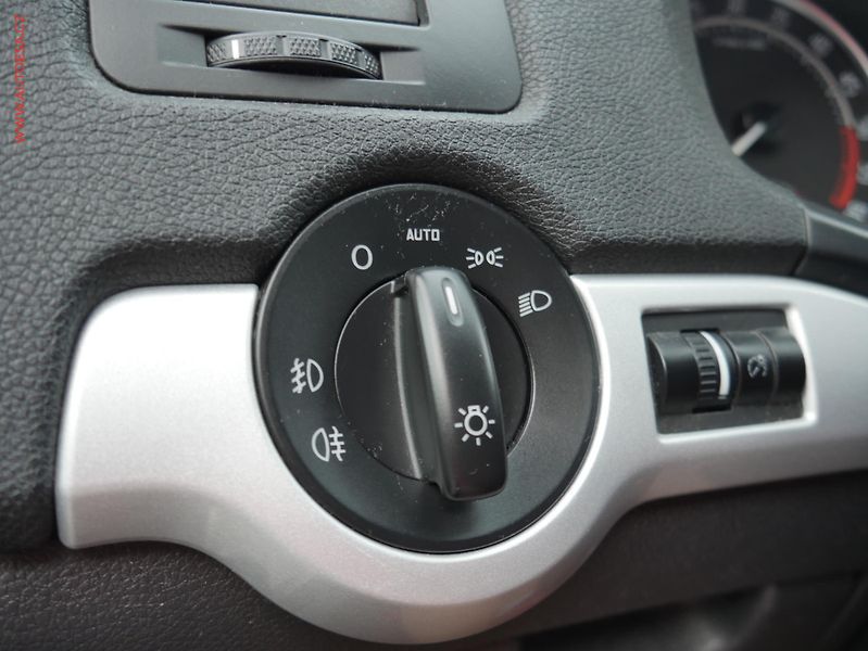 Škoda Octavia (2011) 2.0 TDi, RS, DSG, bixen - fotka 15 z 20