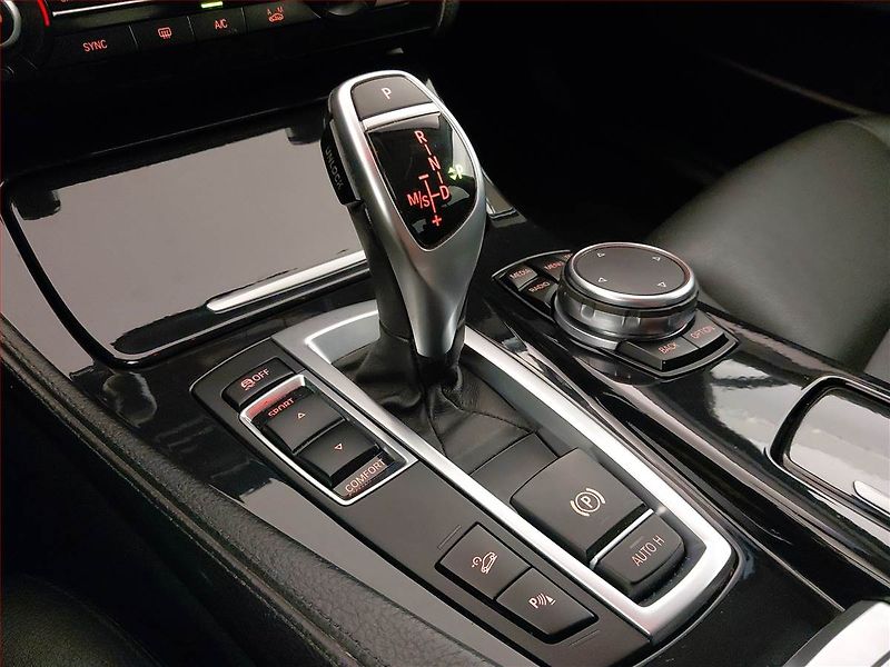 BMW Řada 5 (2015) 525d xDrive, 4X4, Automat - fotka 22 z 25