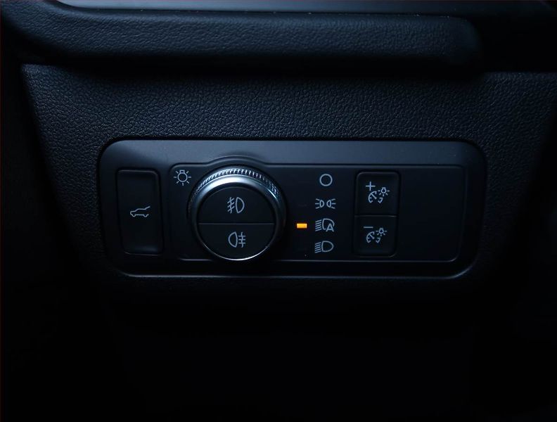 Ford Kuga (2023) Vignale 2.5 Hybrid - fotka 16 z 27