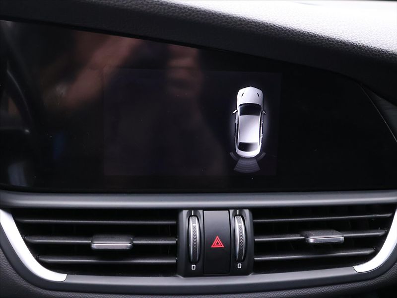 Alfa Romeo Giulia 2,1 JTD 110kW Aut. Navi Xenon - fotka 22 z 33