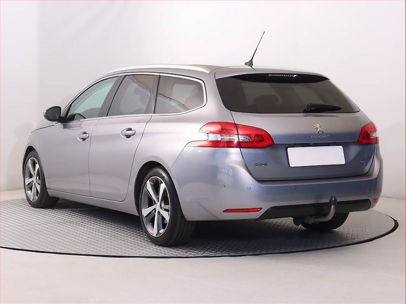 Peugeot 308 (2016) Allure 1.6 BlueHDi, Automat - fotka 4 z 22