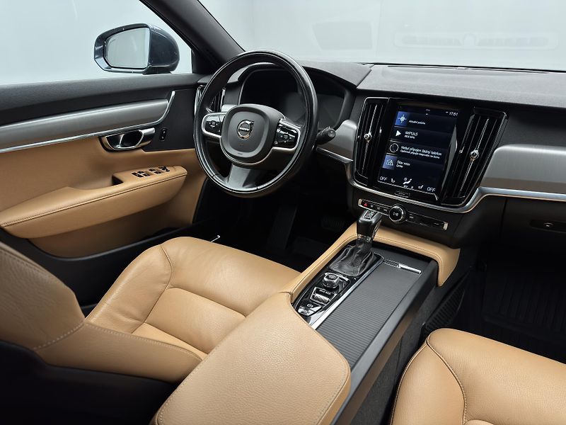Volvo V90 D4 MOMENTUM PRO POLESTAR AUT - fotka 26 z 47