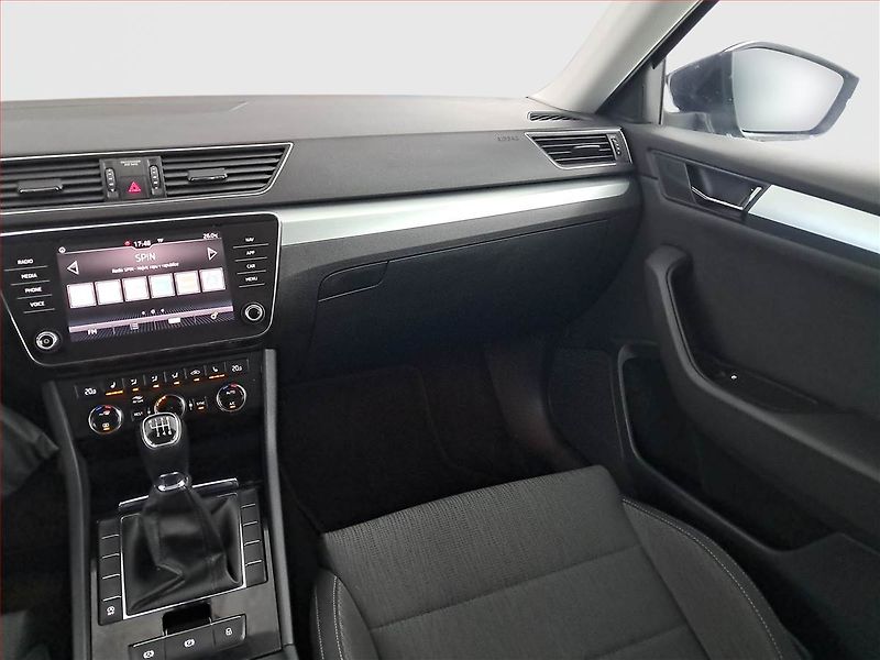 Škoda Superb (2018) 2.0 TDI, Navi, Bi-Xenony - fotka 8 z 19
