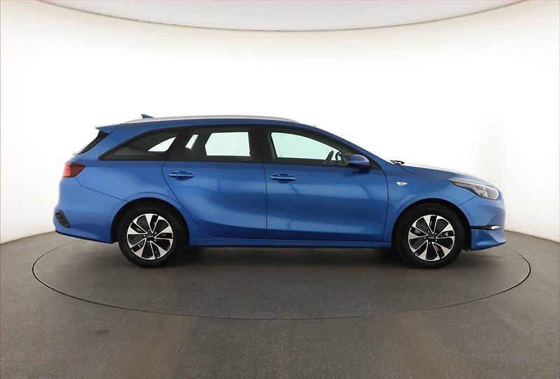 Kia Ceed (2024) 1.5 T-GDI - fotka 6 z 18