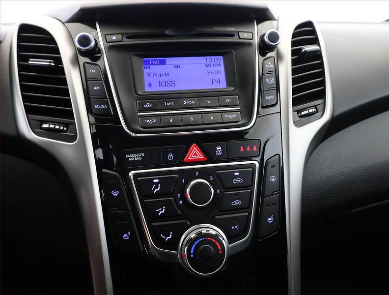 Hyundai i30 (2012) 1.6 GDI, Serv.kniha, Tempomat - fotka 9 z 14