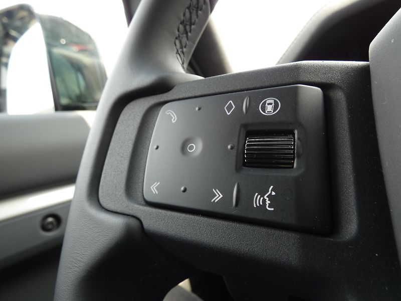 Land Rover Defender 110 4,4 OCTA P635 - fotka 20 z 48