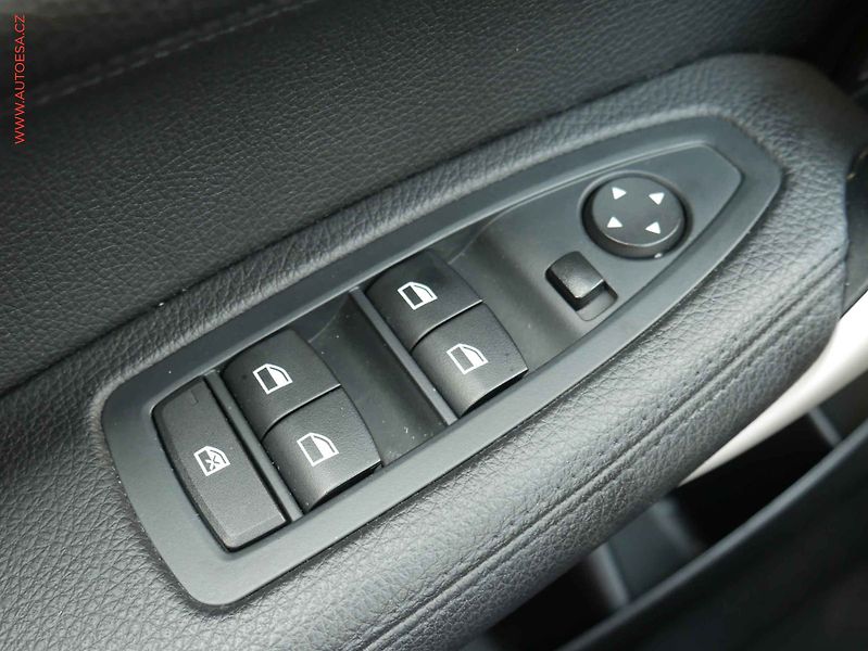 BMW Řada 1 (2015) 1.5D, Navigace, výhřev - fotka 11 z 22
