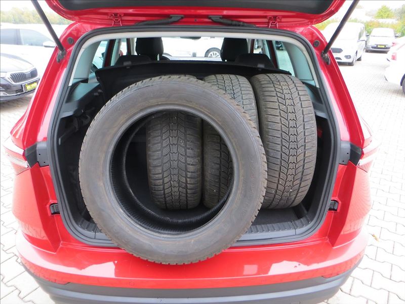 Škoda Karoq 2,0 TDI 110kw Style 4x4 DSG - fotka 8 z 28