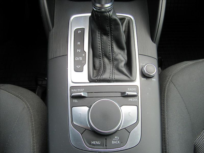 Audi A3 1,6 TDI 81kW Sportback Automat - fotka 19 z 31
