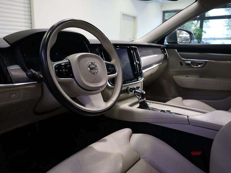 Volvo V90 D5 Momentum 173 kW AWD - fotka 11 z 28