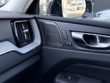 Volvo XC60 B5 AWD PLUS DARK // REZERVACE - náhled 24