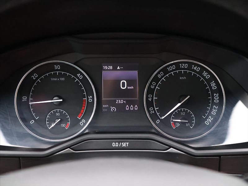 Škoda Superb 2,0 TDI 110kW Style CZ DPH - fotka 15 z 27