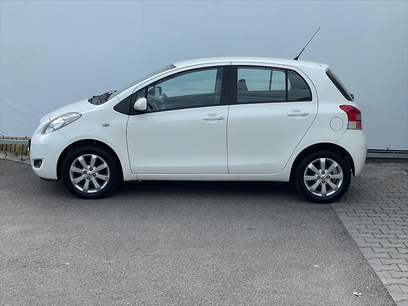 Toyota Yaris 1,0 Dream - fotka 7 z 15