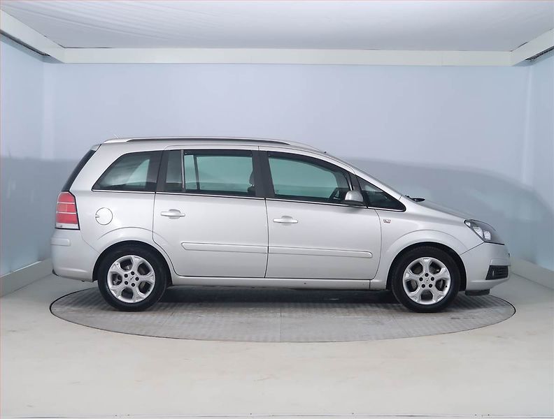 Opel Zafira (2005) 1.6, 7 míst, Tažné, dobrý stav - fotka 6 z 16