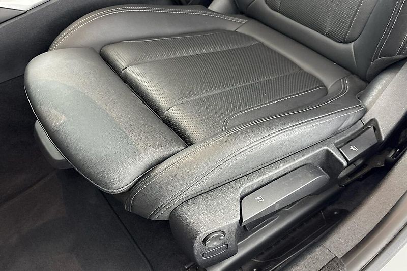BMW Řada 3 řady 3 | 320d xDrive - fotka 14 z 28