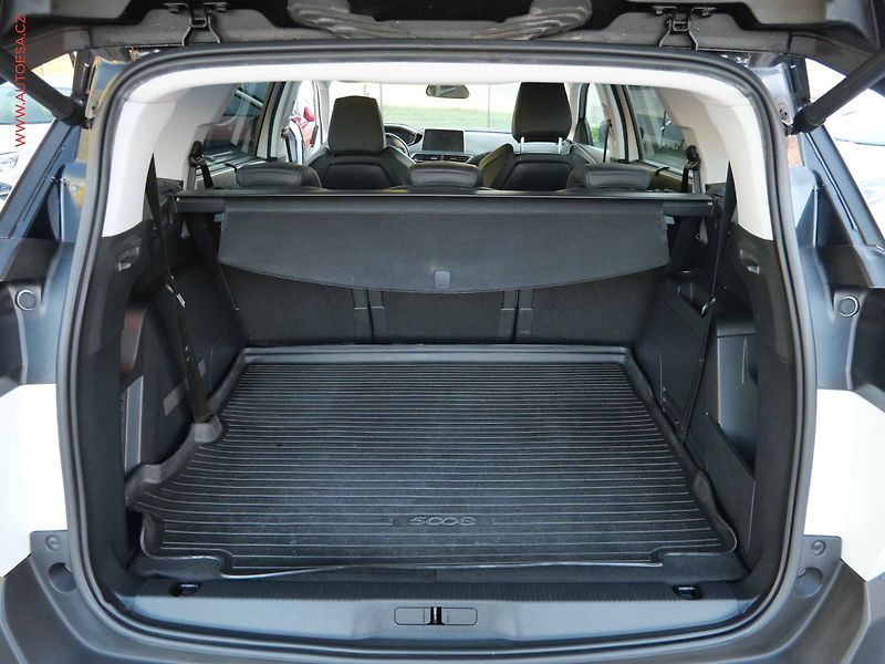 Peugeot 5008 (2019) 1.5 HDi, 1.maj,ČR, Allure - fotka 7 z 25