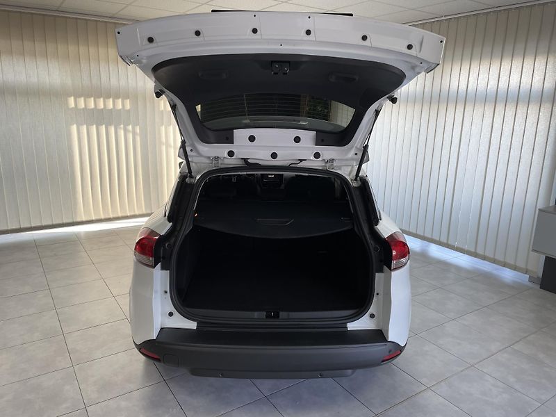 Renault Clio 0.9 TCe ČR 1.MAJ REZERVACE  - fotka 28 z 28