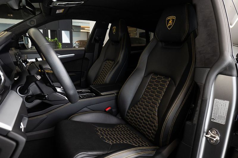 Lamborghini Urus 23/B&O 3D/Pano/Full ADAS/DAB+ - fotka 7 z 24