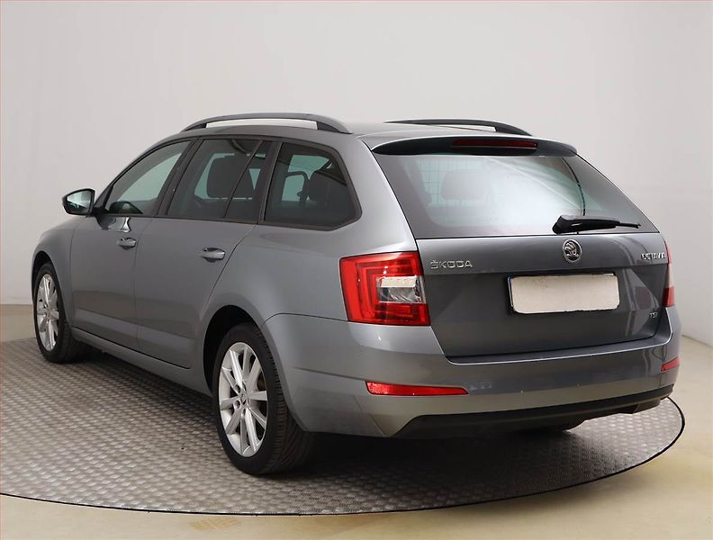 Škoda Octavia (2013) Ambition 1.2 TSI, Serv.kniha - fotka 4 z 17
