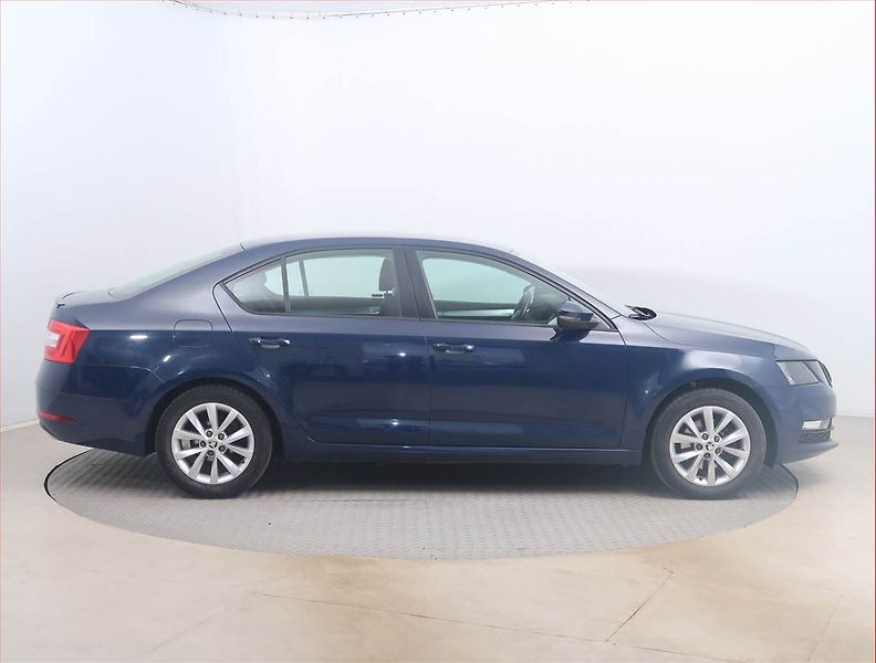 Škoda Octavia (2018) Ambition 1.0 TSI, Tempomat - fotka 6 z 14