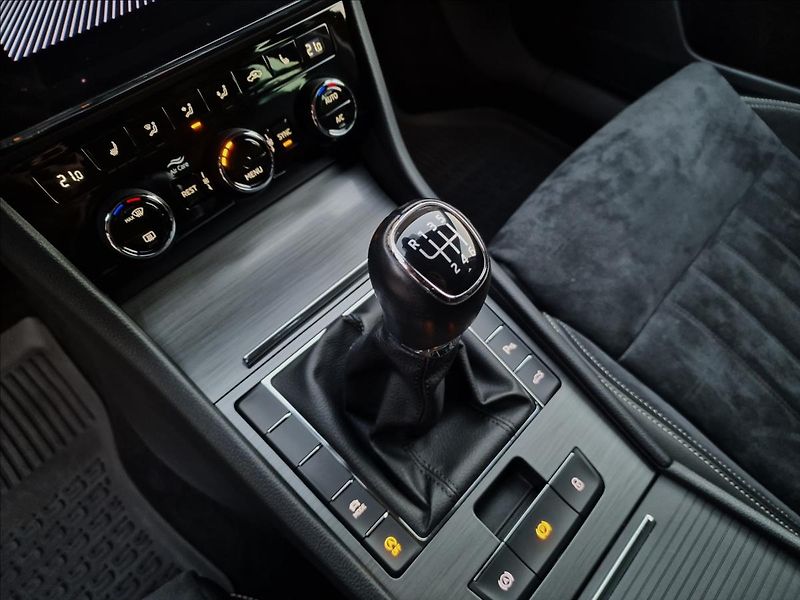 Škoda Superb 2.0 TDI 110kW Style,ČR,1.Maj. - fotka 35 z 50