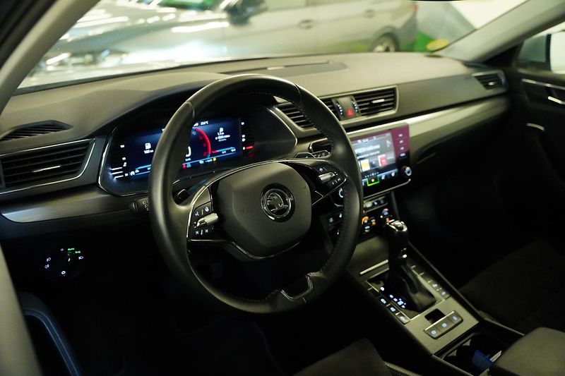 Škoda Superb - fotka 14 z 28