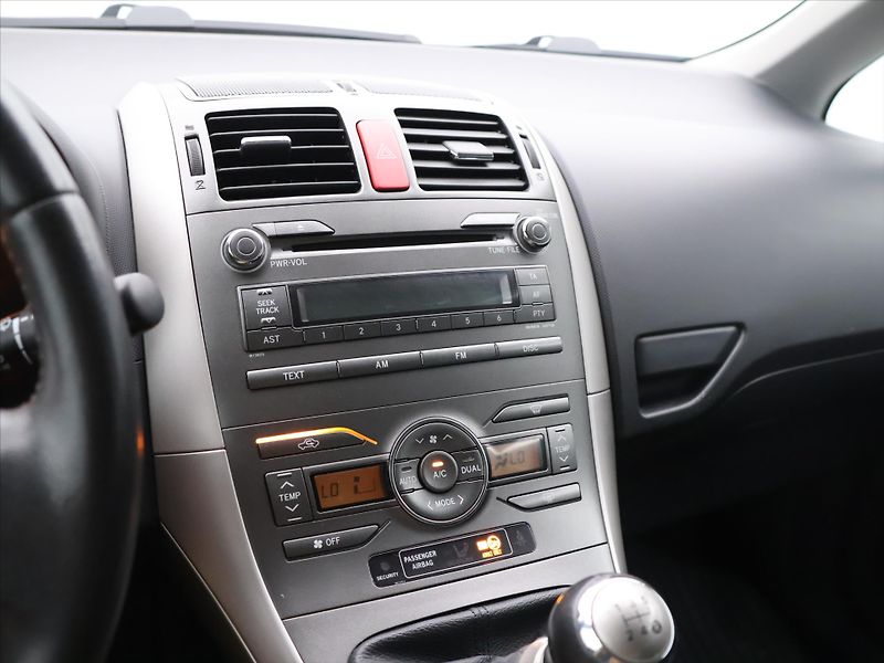 Toyota Auris 1,6 VVT-i 91kW Sol Aut.klima - fotka 14 z 22