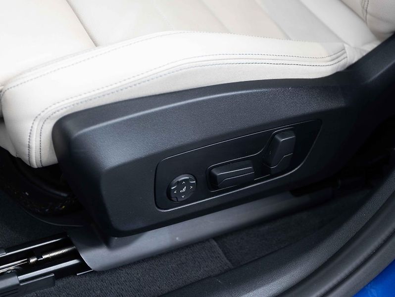 BMW iX2 xDrive30 - fotka 19 z 22